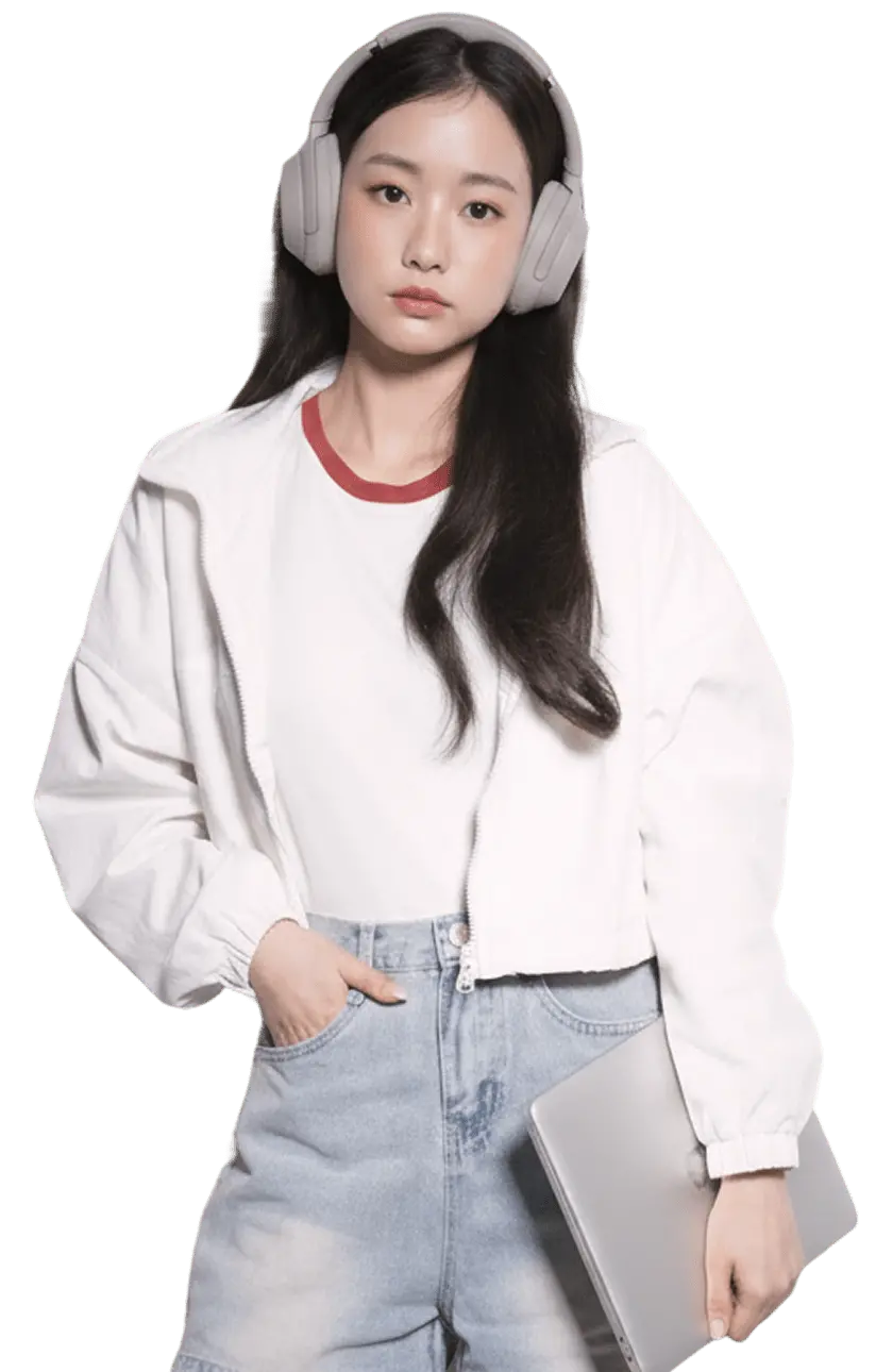 ヘッドフォンを着けてノートパソコンを持つ若い女性